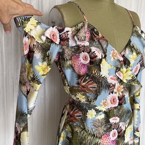 H&M wrap over spaghetti straps at shoulders! Long sleeves! maxi dress Size 10 - Picture 4 of 17